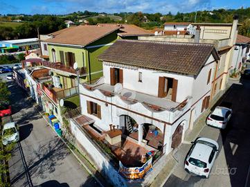 CASA SEMINDIPENDENTE A TARANO