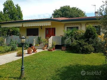 Villa indipendente con ampio giardino