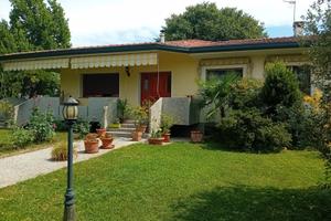 Villa indipendente con ampio giardino