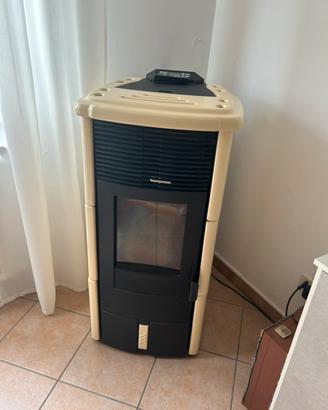 Stufa a pellet rivestimento in ceramica