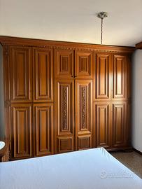 Armadio ad ante in legno