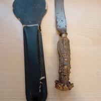 tagliacarte con manico in corno e custodia in pell