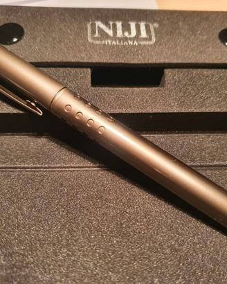 Penna a sfera niji italiana