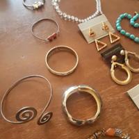 colle e bracciali nuovi