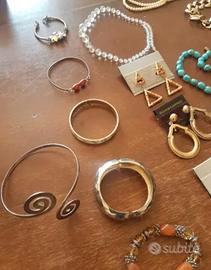 colle e bracciali nuovi