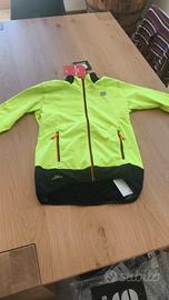 tisher e pantaloni per fondo