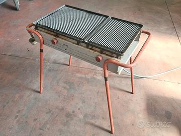 barbecue a gas a due piastre rigate usate