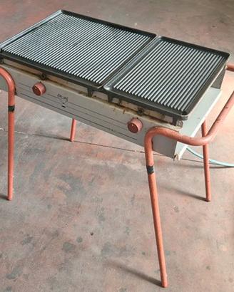 barbecue a gas a due piastre rigate usate