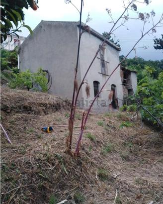 Rustico da ristrutturare in Contrada Landro, 10