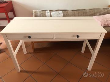 Scrivania Ikea Hemnes