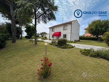 Casa singola con ampio parco a 2km dal mare