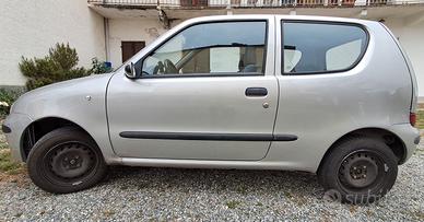 fiat 600  del 2001  benzina