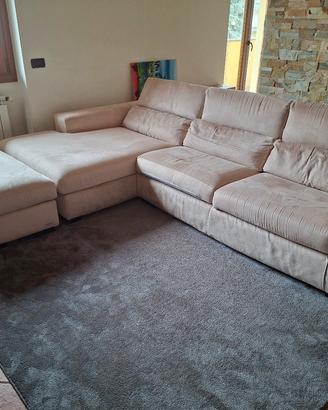 divano con chaise longue beige poltrone e sofà 