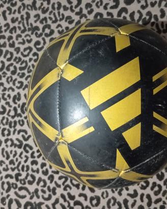 pallone da calcio adidas