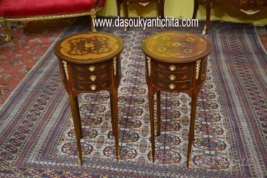 Coppia di tavolini-comodini tondi stile Luigi XV