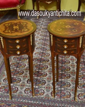 Coppia di tavolini-comodini tondi stile Luigi XV