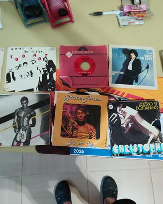 dischi in vinile 45 giri anni 197/80