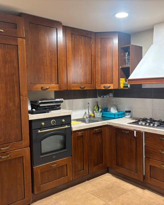Cucina completa di elettrodomestici