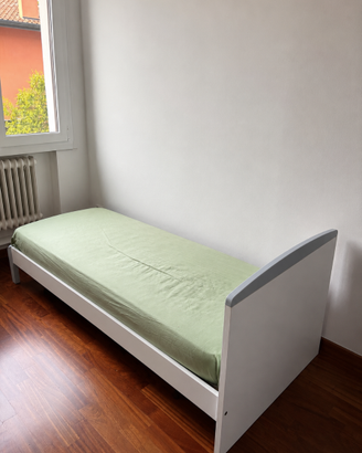 Letto singolo con rete incorporata €30