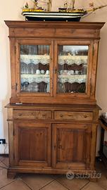 Credenza rustica con vetrina in legno di noce