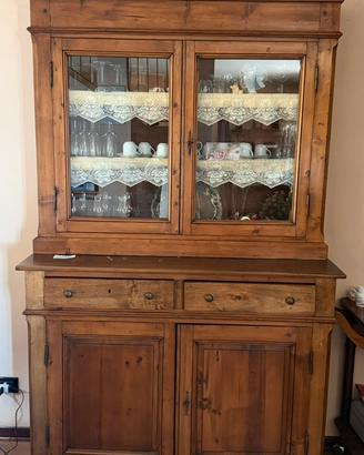Credenza rustica con vetrina in legno di noce