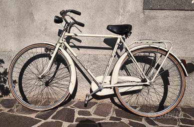 Bicicletta vintage con freni a bacchetta