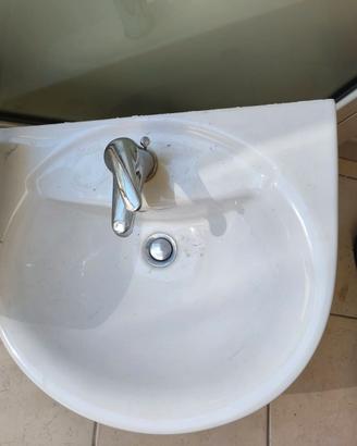 Lavandino in ceramica Dolomite con rubinetto