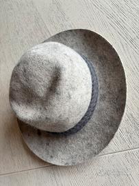 Cappello tirolese a tesa larga