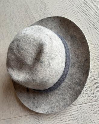 Cappello tirolese a tesa larga