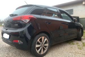 Hyundai i20 incidentata