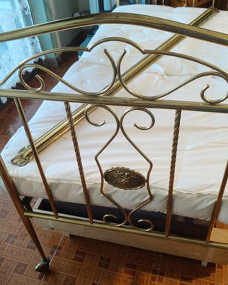 antico lettino in ottone