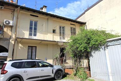 CASA DI CORTE A MARIANO COMENSE