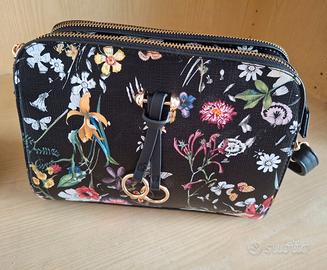 Borsa a tracolla nera a fantasia floreale