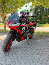 Aprilia tuono 660