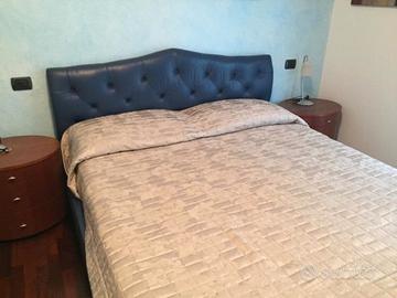 Letto matrimoniale in pelle capitonnè