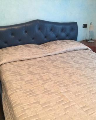 Letto matrimoniale in pelle capitonnè