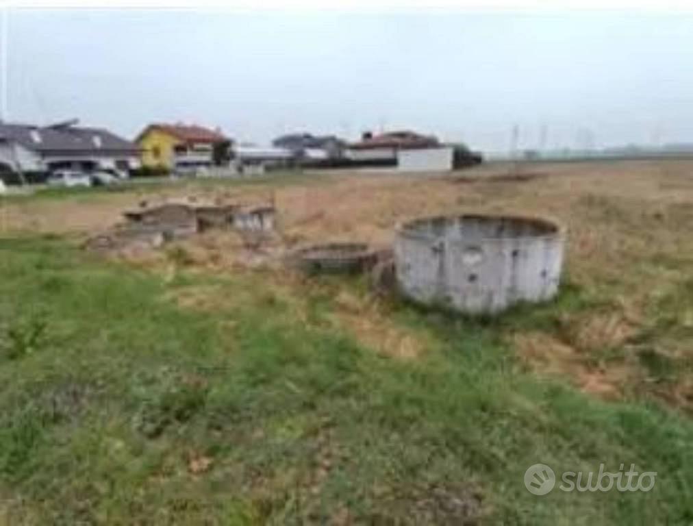 Immobile in asta di 7020 m² a Cislago - Vista 2