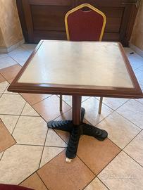 Tavolo 68x68 con sedie vintage