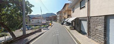 Trilocale con balcone e posto auto ad Esino Lario