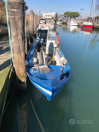 Barca con licenza da pesca