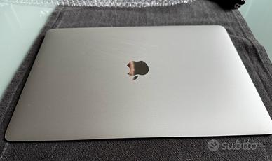 MacBook Air M1 cover schermo rotto