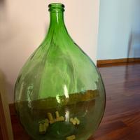 damigiana verde in vetro