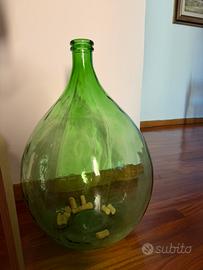 damigiana verde in vetro