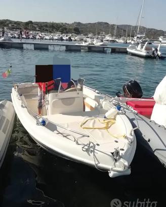 BARCA A MOTORE 5.45 MT – 7 POSTI – 40 CV 4 TEMPI