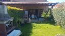 appia-s-m-mole-immobile-due-piani-giardino-portico