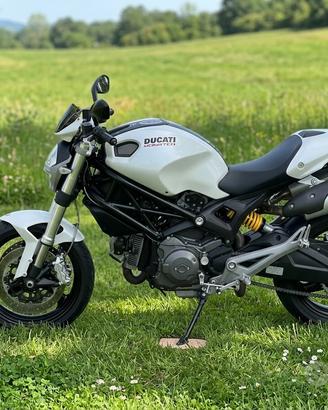 Ducati Monster 696 benzina
