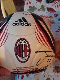 pallone serie A firmato dai giocatori