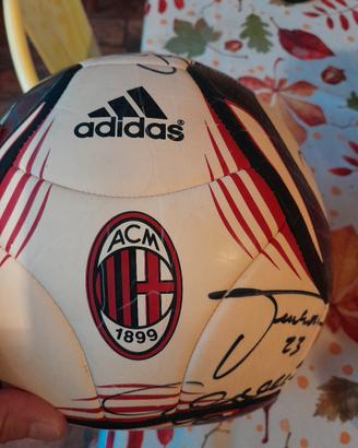 pallone serie A firmato dai giocatori