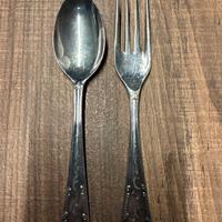Coppia di posate cucchiaio e forchetta Argento