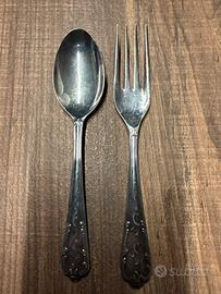 Coppia di posate cucchiaio e forchetta Argento